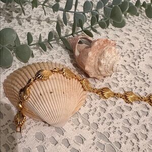 Vintage Avon Seashell Link Bracelet Gold Tone 90s Coastal Glam NIB B25